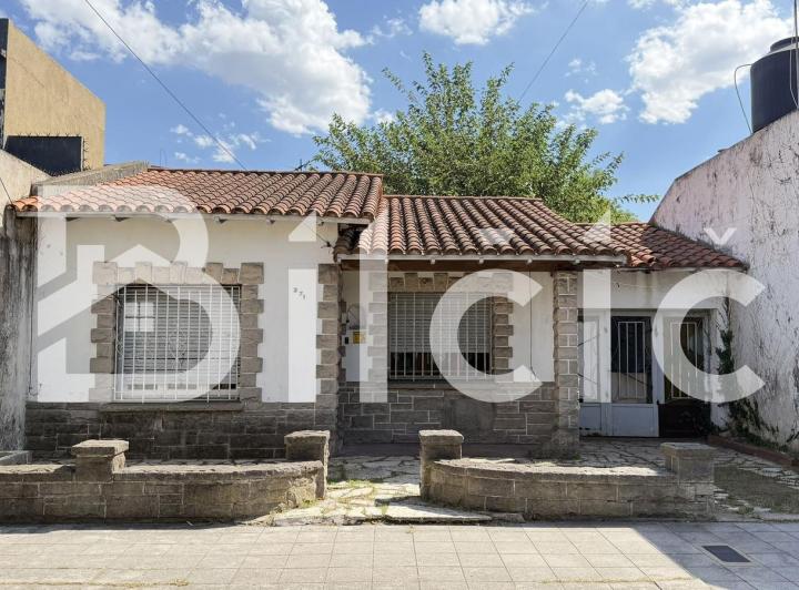 Casa · 57m² · 3 Ambientes · 1 Cochera