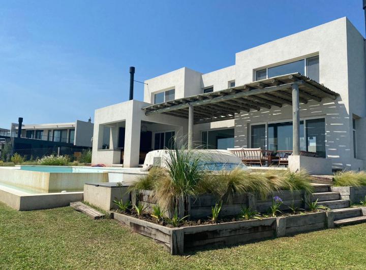 Casa · 1081m² · 7 Ambientes