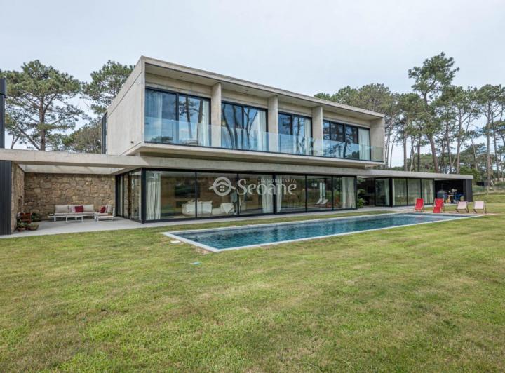 Casa · 450m² · 5 Ambientes · 1 Cochera