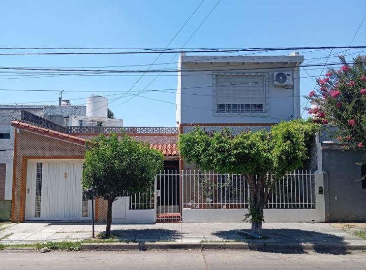 Casa · 110m² · 4 Ambientes · 1 Cochera