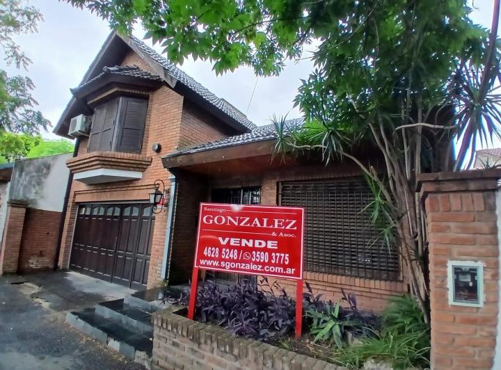 Casa · 220m² · 4 Ambientes · 2 Cocheras