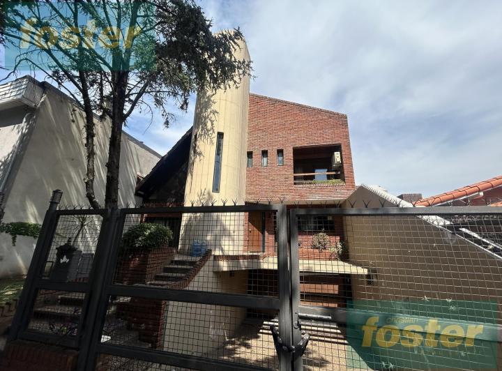 Casa · 200m² · 6 Ambientes · 2 Cocheras