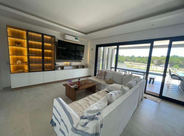Casa · 307m² · 6 Ambientes