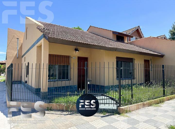 Casa · 107m² · 6 Ambientes · 2 Cocheras