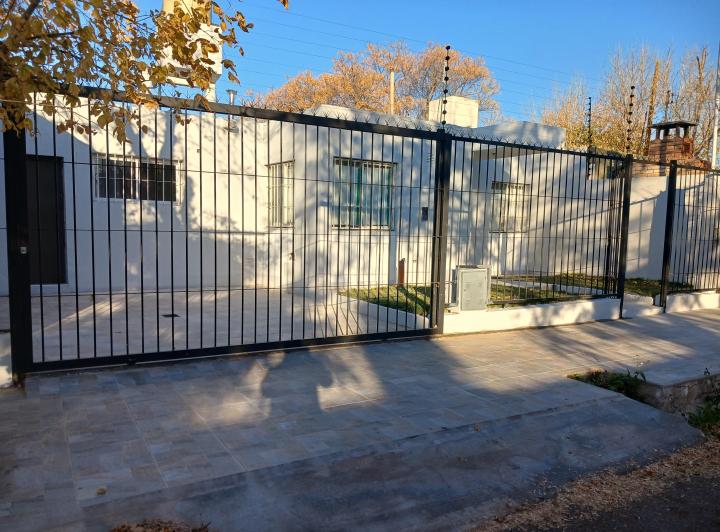 Casa · 120m² · 5 Ambientes · 2 Cocheras