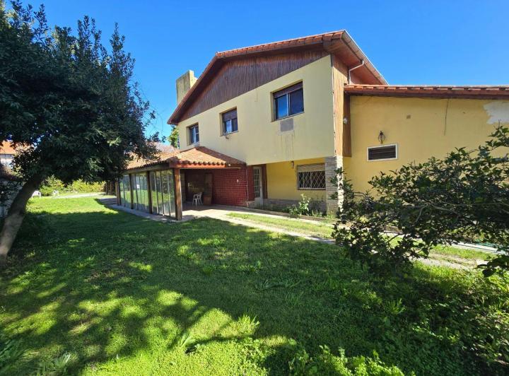 Casa · 351m² · 7 Ambientes · 3 Cocheras