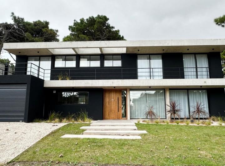 Casa · 275m² · 5 Ambientes