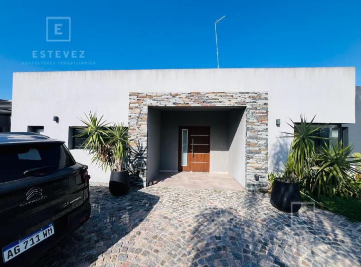Casa · 158m² · 5 Ambientes · 4 Cocheras
