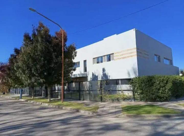 Casa · 550m² · 7 Ambientes · 2 Cocheras