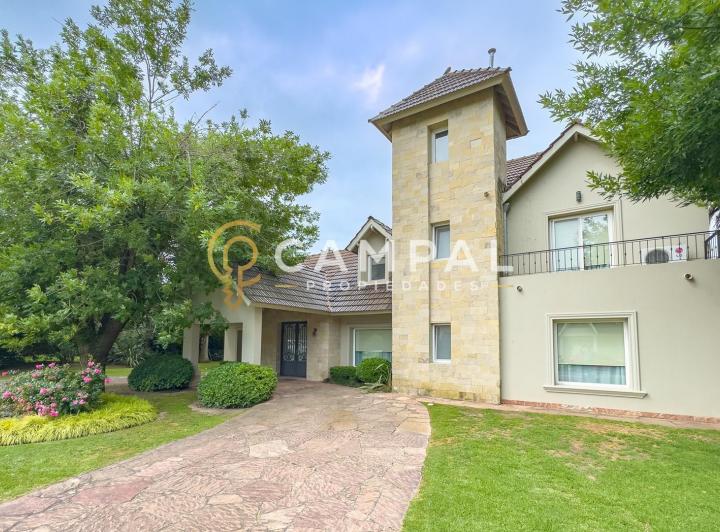 Casa · 380m² · 6 Ambientes · 2 Cocheras