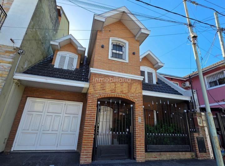Casa · 331m² · 5 Ambientes · 1 Cochera
