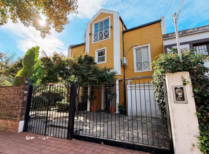 Casa · 340m² · 9 Ambientes · 4 Cocheras
