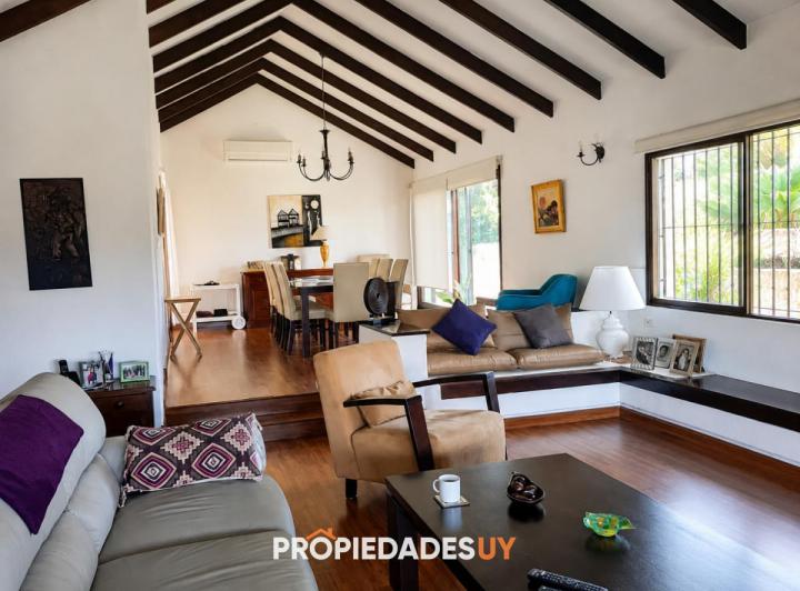 Casa · 1192m² · 4 Ambientes · 1 Cochera