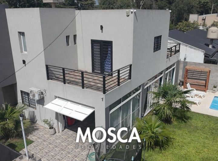 Casa · 300m² · 6 Ambientes · 3 Cocheras
