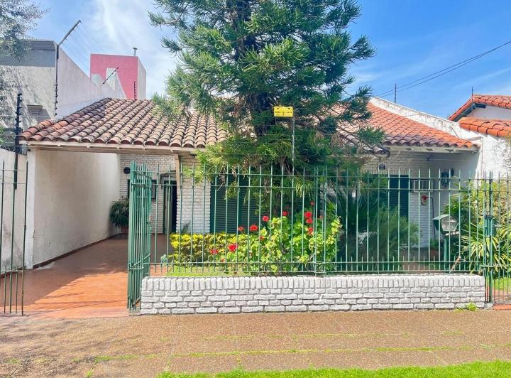 Casa · 151m² · 4 Ambientes · 2 Cocheras