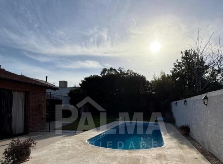 Casa · 265m² · 5 Ambientes · 2 Cocheras