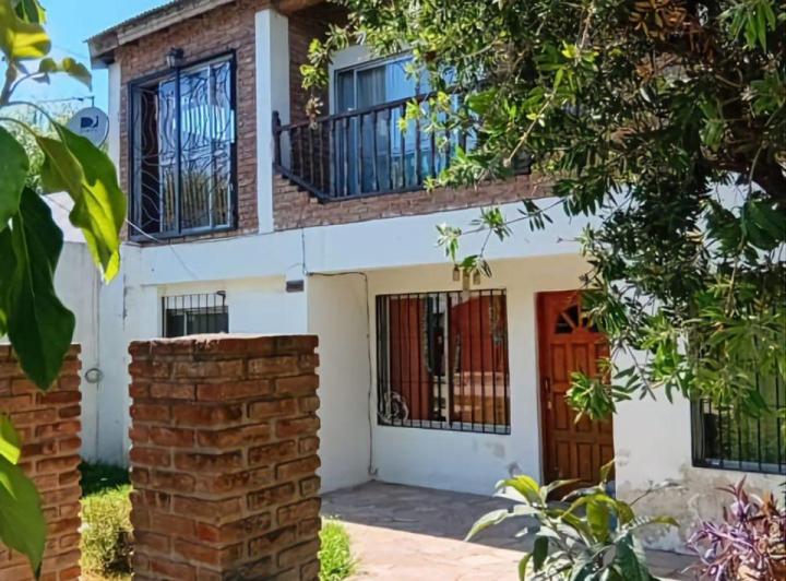 Casa · 140m² · 9 Ambientes