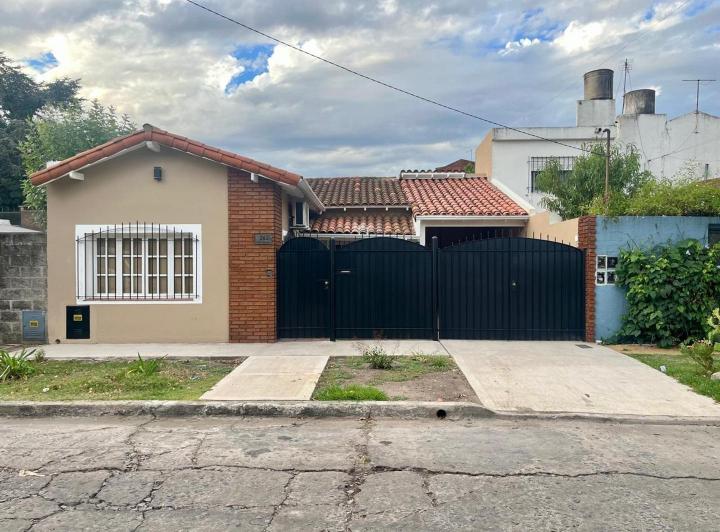 Casa · 120m² · 3 Ambientes · 2 Cocheras