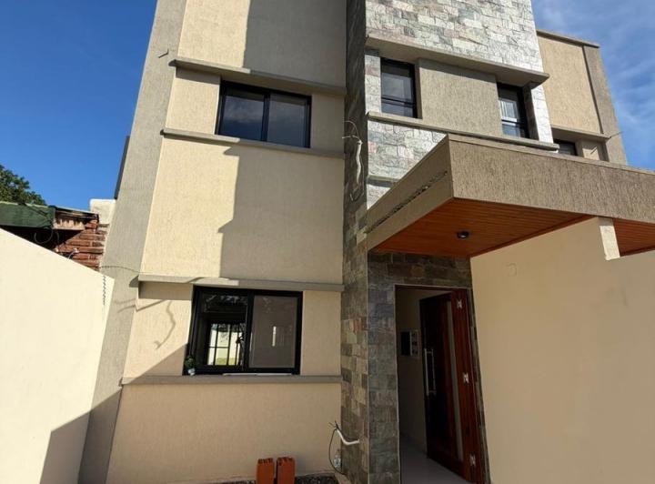 Casa · 110m² · 3 Ambientes · 2 Cocheras