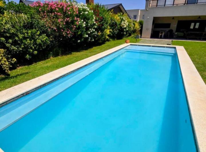 Casa · 230m² · 6 Ambientes · 2 Cocheras