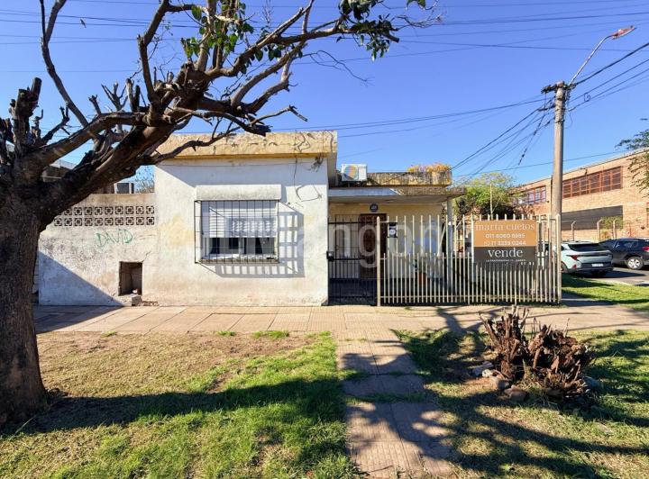 Casa · 75m² · 3 Ambientes · 2 Cocheras