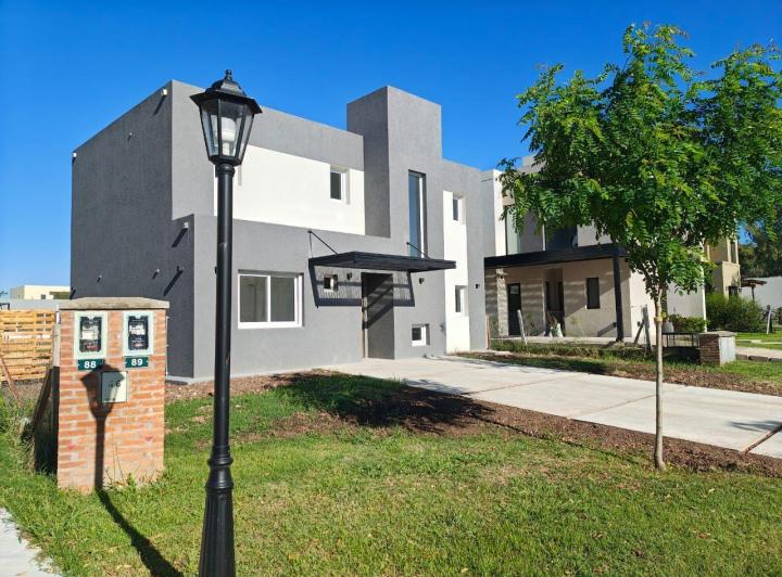 Casa · 171m² · 7 Ambientes · 1 Cochera
