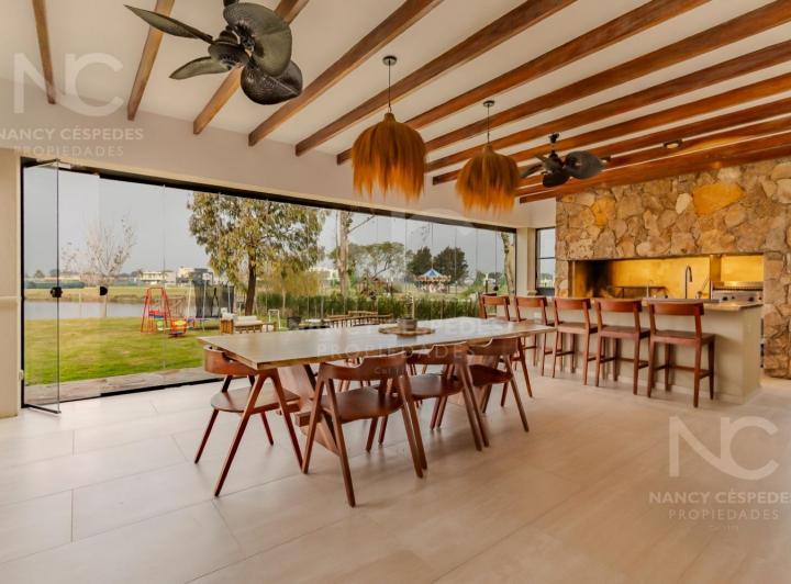 Casa · 568m² · 6 Ambientes · 3 Cocheras