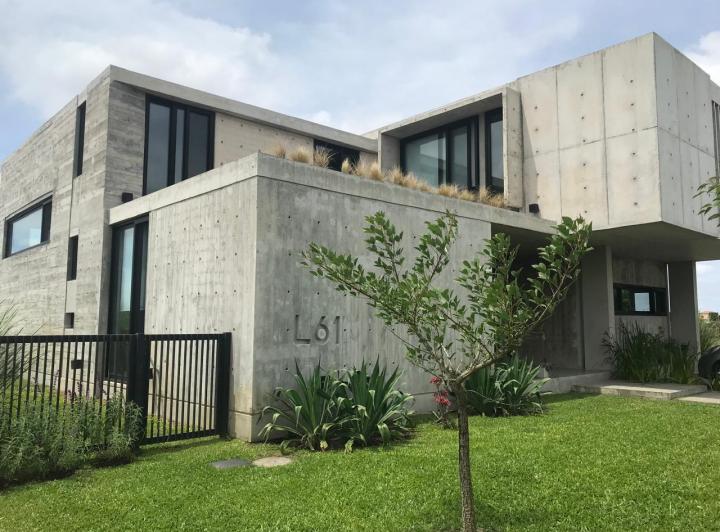 Casa · 958m² · 7 Ambientes · 2 Cocheras