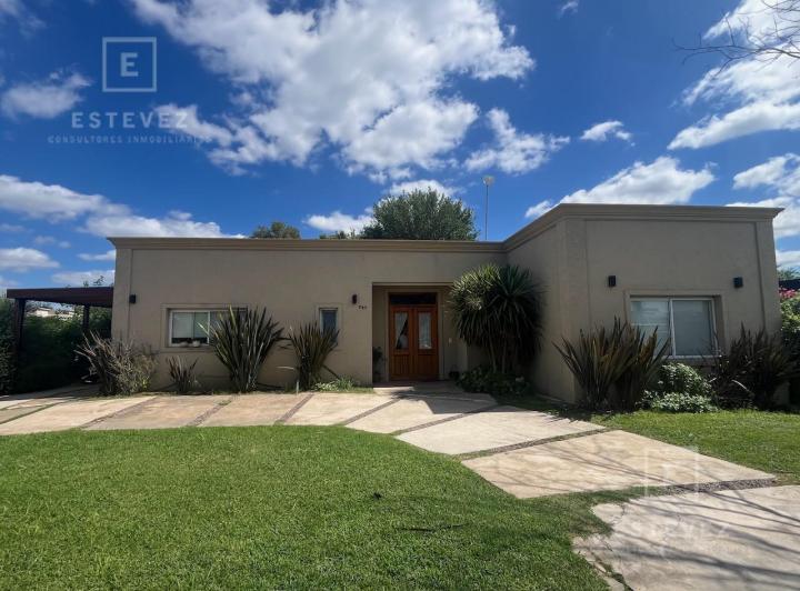 Casa · 150m² · 5 Ambientes · 4 Cocheras