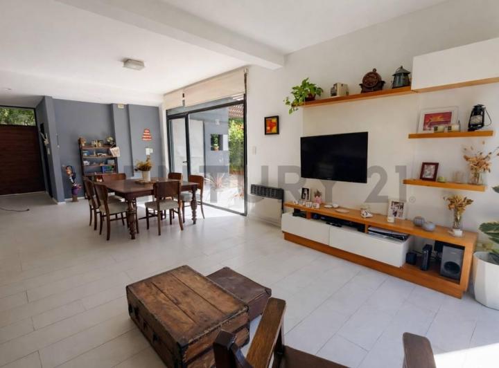 Casa · 108m² · 4 Ambientes · 2 Cocheras