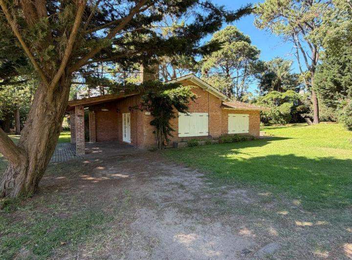 Casa · 220m² · 6 Ambientes · 1 Cochera