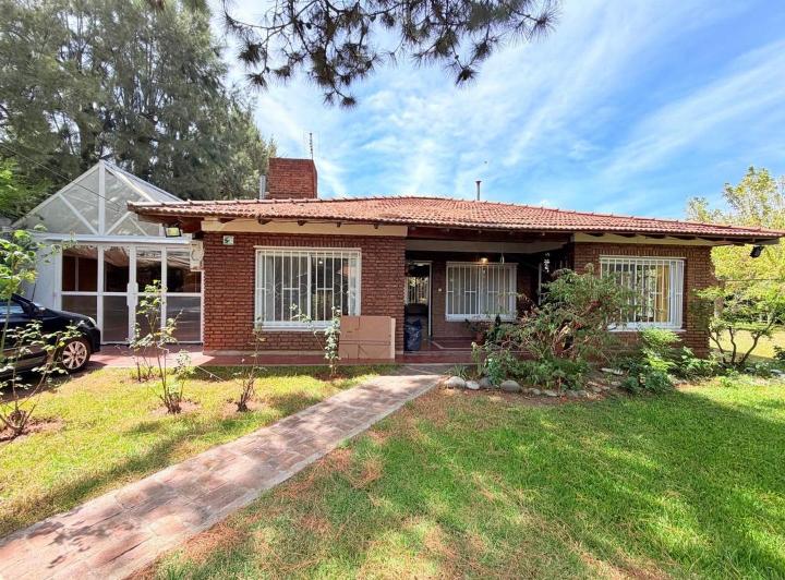 Casa · 160m² · 3 Ambientes · 7 Cocheras
