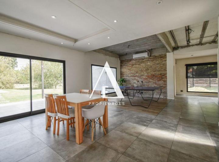 Casa · 182m² · 4 Ambientes · 1 Cochera