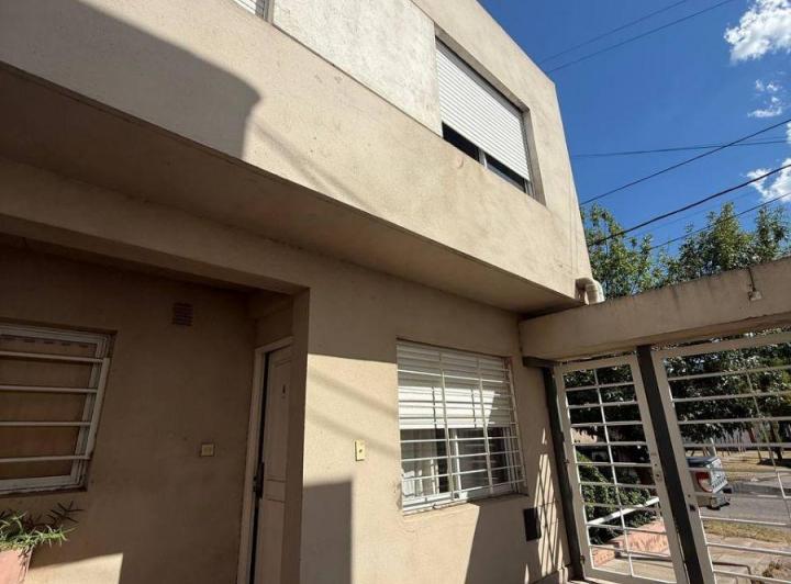 Casa · 74m² · 4 Ambientes · 1 Cochera