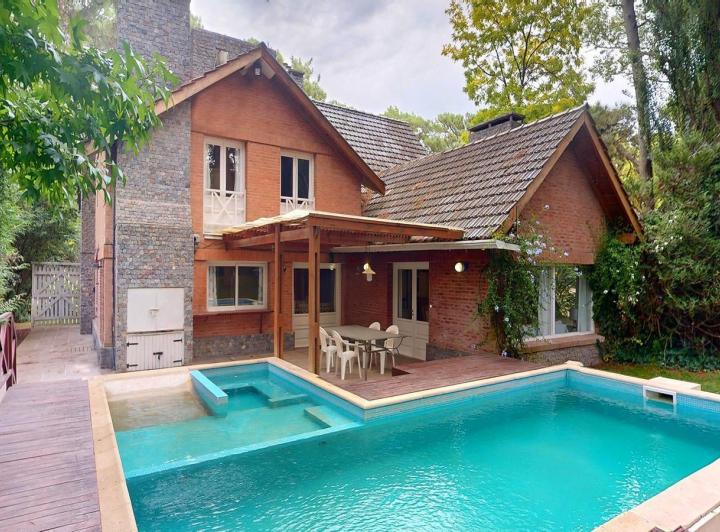 Casa · 287m² · 7 Ambientes
