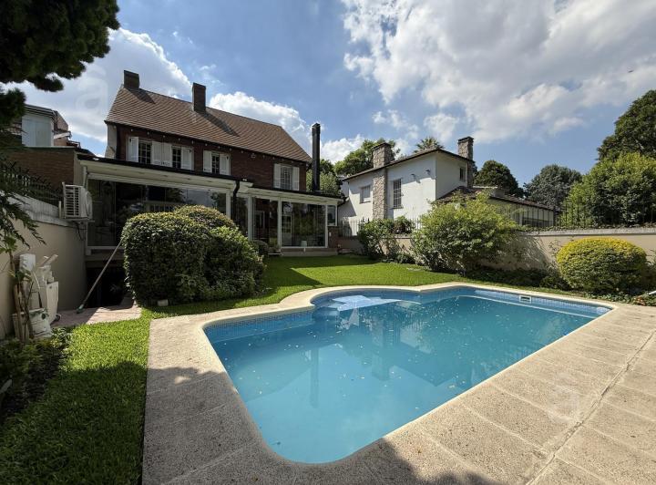 Casa · 400m² · 5 Ambientes · 3 Cocheras