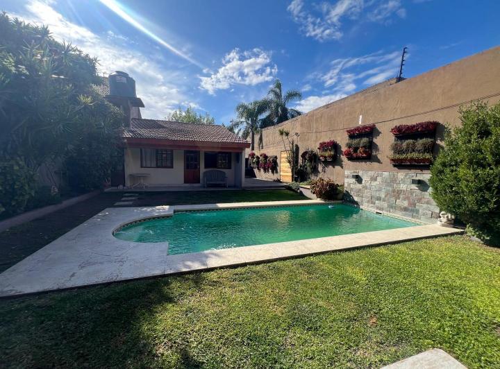 Casa · 140m² · 5 Ambientes · 2 Cocheras