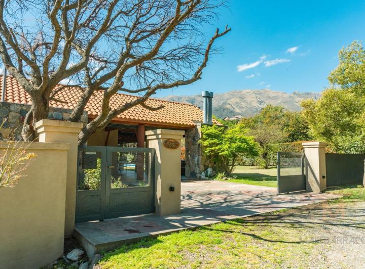 Casa · 177m² · 5 Ambientes · 2 Cocheras