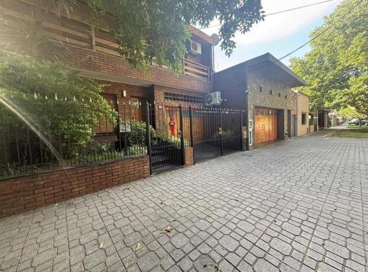 Casa · 150m² · 5 Ambientes · 1 Cochera