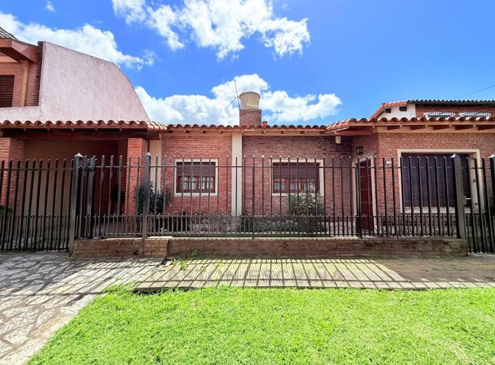 Casa · 130m² · 4 Ambientes · 1 Cochera