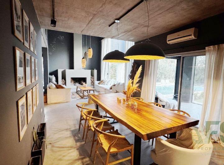 Casa · 281m² · 7 Ambientes