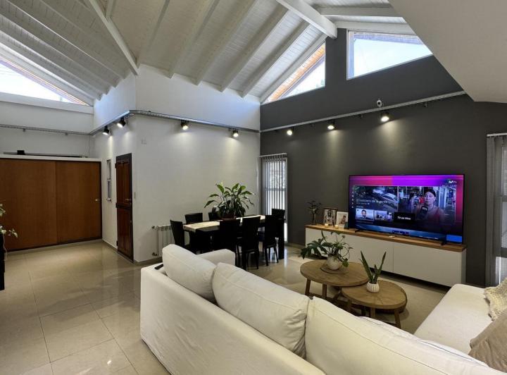 Casa · 203m² · 4 Ambientes · 2 Cocheras