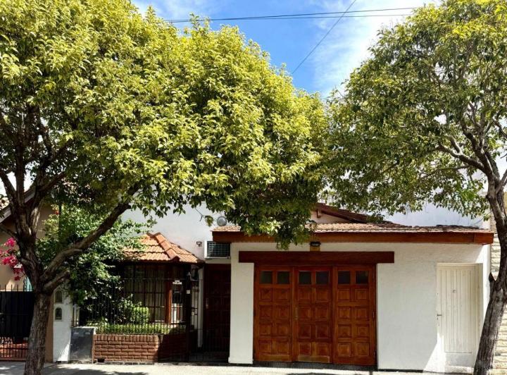 Casa · 160m² · 4 Ambientes · 1 Cochera