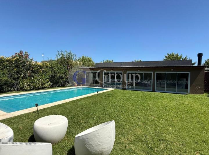 Casa · 118m² · 4 Ambientes · 1 Cochera