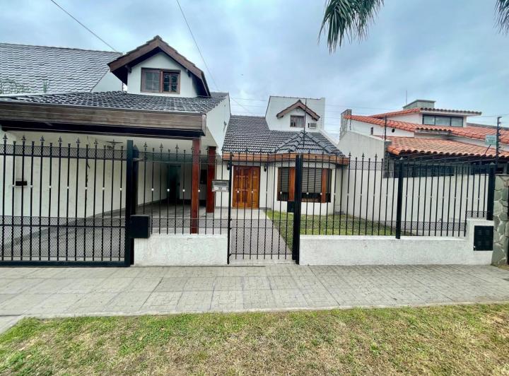 Casa · 286m² · 5 Ambientes · 2 Cocheras