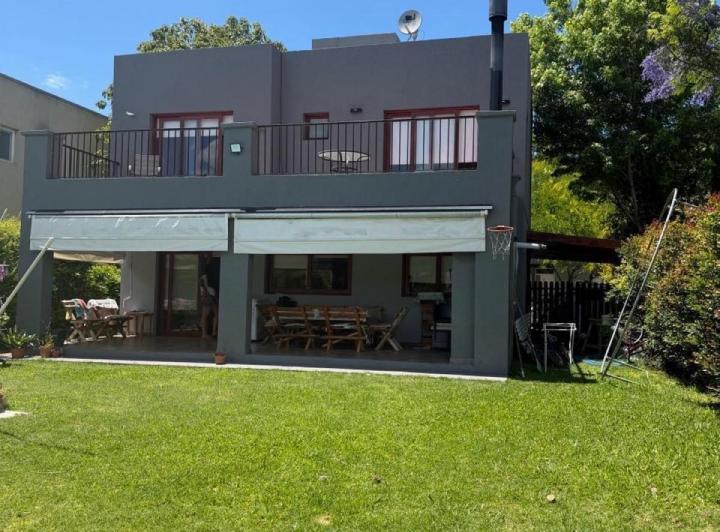 Casa · 215m² · 5 Ambientes