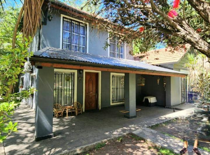 Casa · 200m² · 6 Ambientes