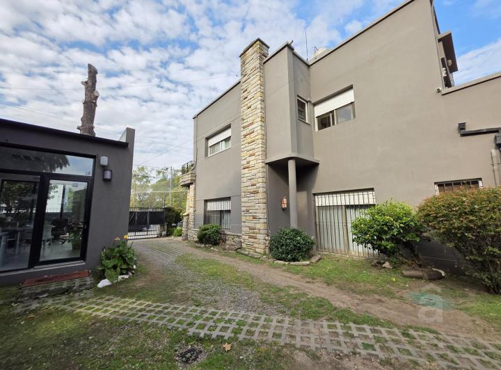 Casa · 350m² · 5 Ambientes · 5 Cocheras