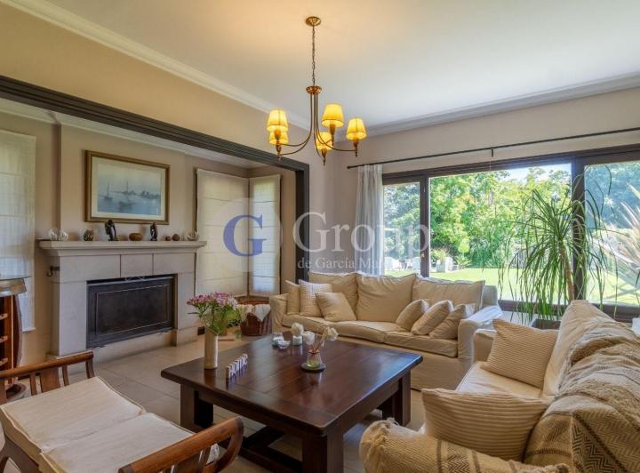 Casa · 357m² · 8 Ambientes · 8 Cocheras
