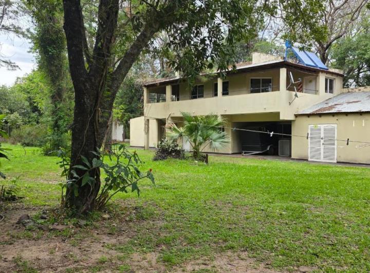 Casa · 7400m² · 12 Ambientes